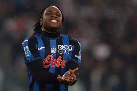 وسط شكوك حول موقف إنتر.. نابولي يقتحم السباق على ضم لوكمان